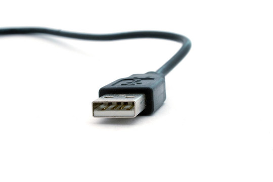 USB電纜。分離
