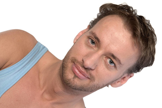 一个年轻的成年男子的肖像