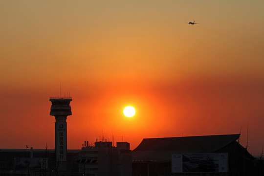夕陽下的沈陽機場