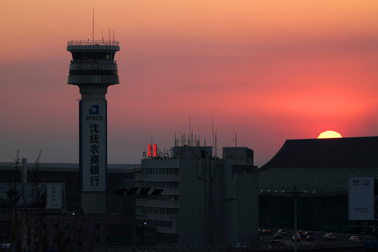 夕陽下的沈陽機(jī)場
