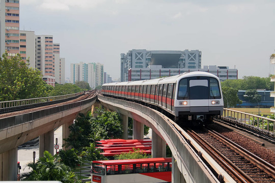 地鐵列車快速駛近