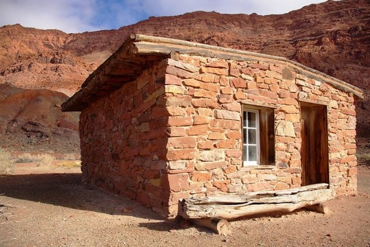 石頭小屋