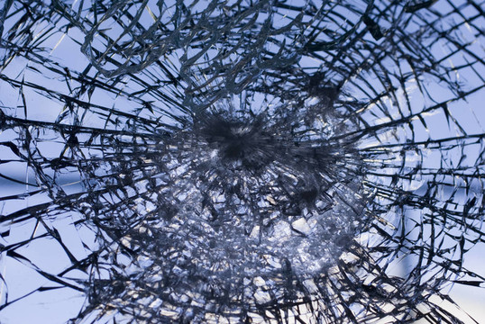破碎的窗戶