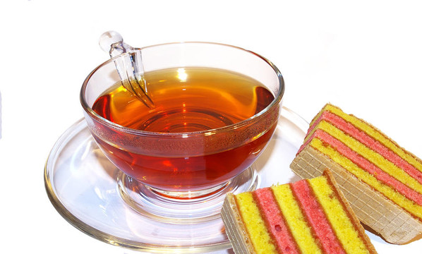 透明杯茶和餅干