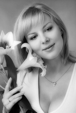 女人與madonna lily