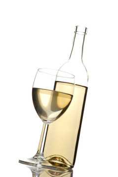 酒瓶和Glass Tilted