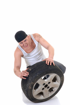 隨著車輪的汽車修理工