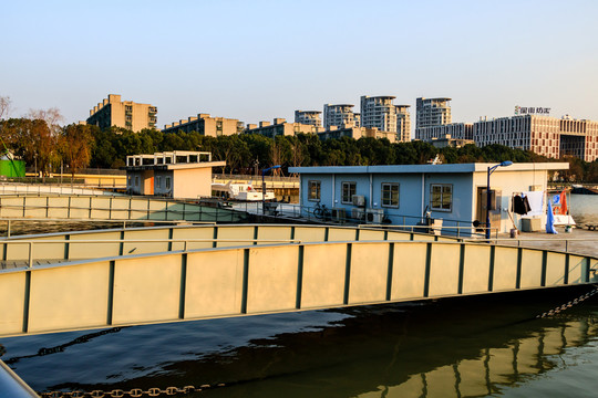 躉船 引橋