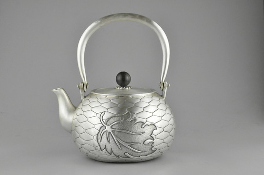 銀茶壺