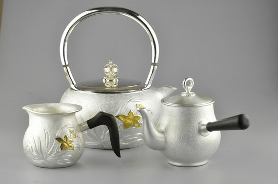 一套純銀茶具