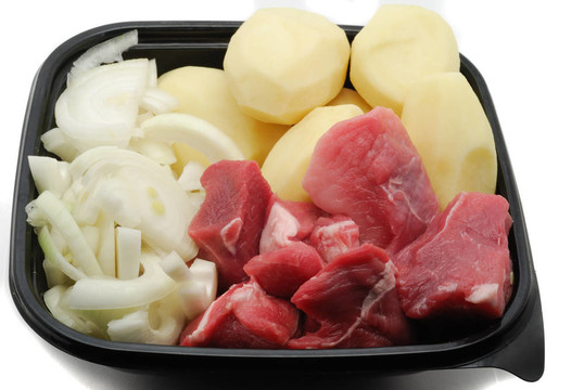 原料肉；土豆和洋蔥