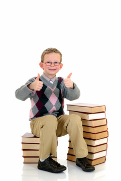 帶百科全書的小男孩
