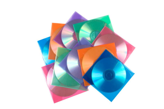 多彩色信封中的光盤