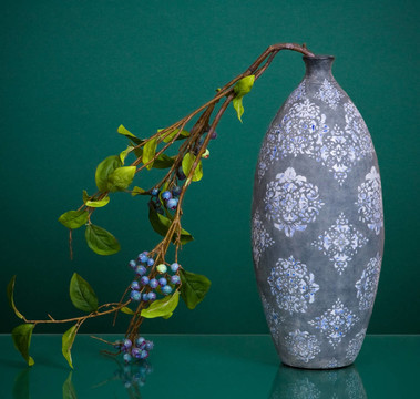藍(lán)色陶瓷花瓶，漿果綠色