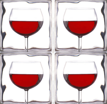 Glass Bricks面前的酒杯
