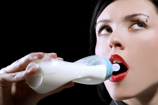 乳白色的