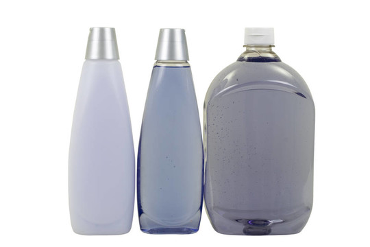 三瓶洗手液，洗發(fā)水和護(hù)發(fā)素