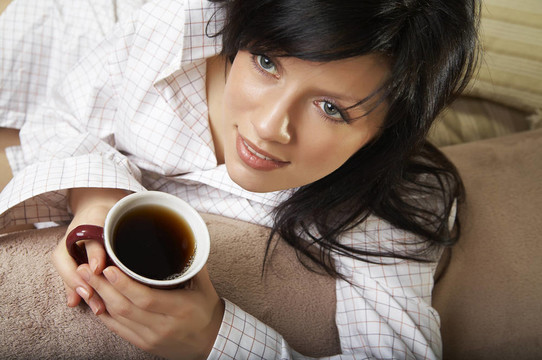 一杯茶的女人