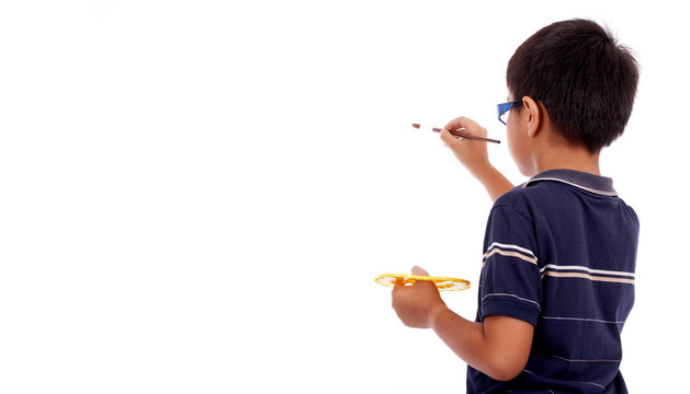 后視圖中的小男孩
