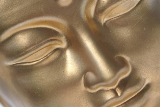 一個(gè)金色的臉。