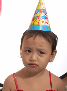 不快樂的孩子與派對帽