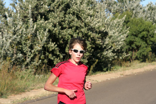 女運動員跑