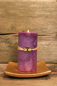 紫色Feng Shui candle