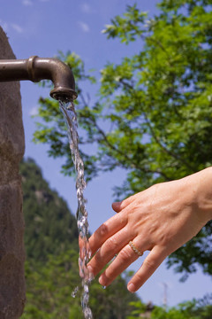 水