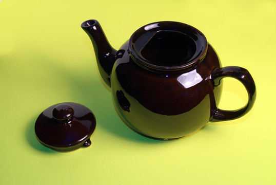 黑色的茶壺
