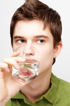 人是飲用水