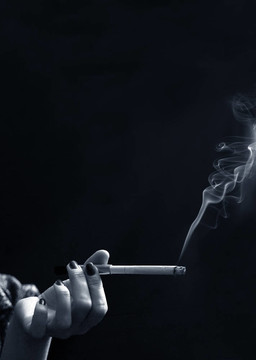 用香煙的手