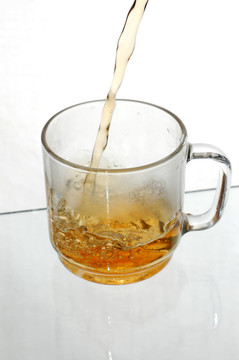 透明杯茶