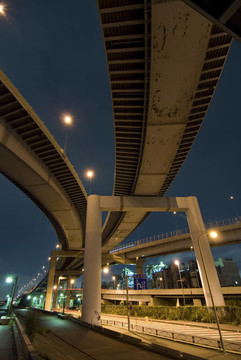 夜晚的道路