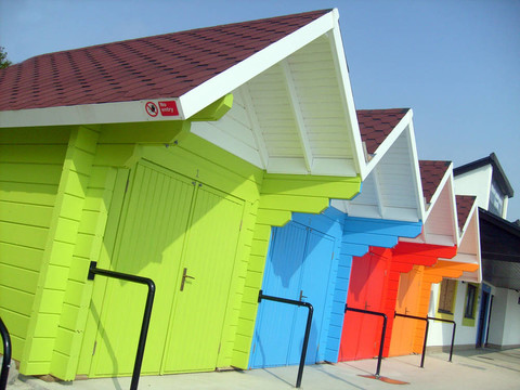 豐富多彩的海灘小屋的海邊