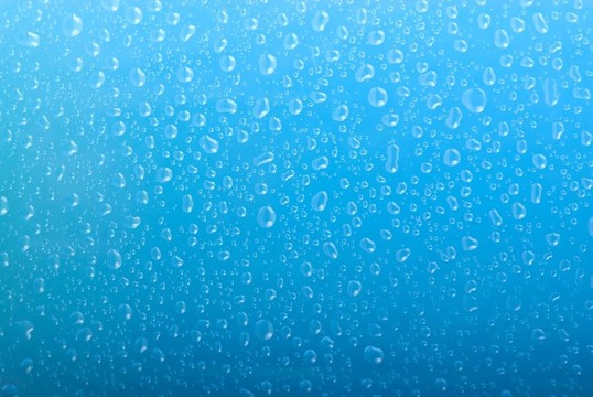 梯度藍(lán)色背景下的水滴