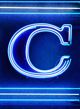 霓虹燈中的字母C