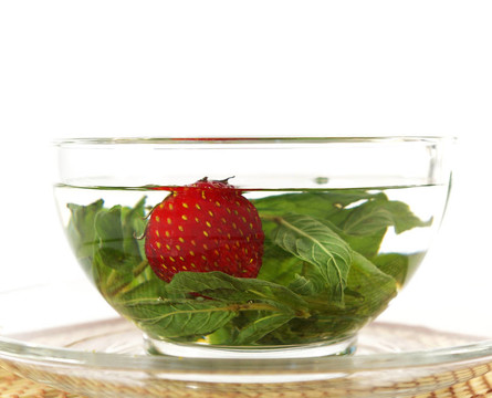 草藥茶和草莓
