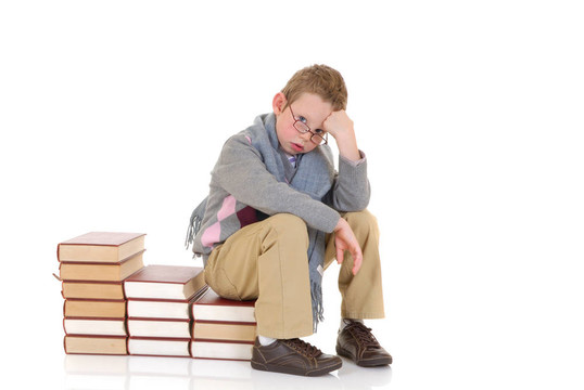 帶百科全書的小男孩