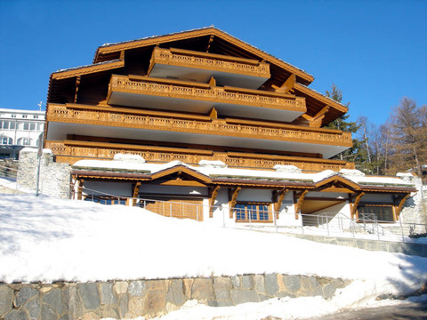在冬季的滑雪小屋