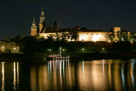 夜里的Wawel castle