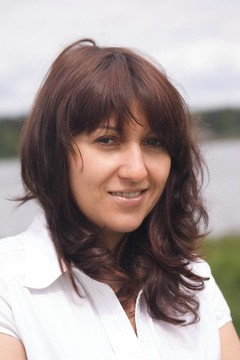 年輕美麗的女人