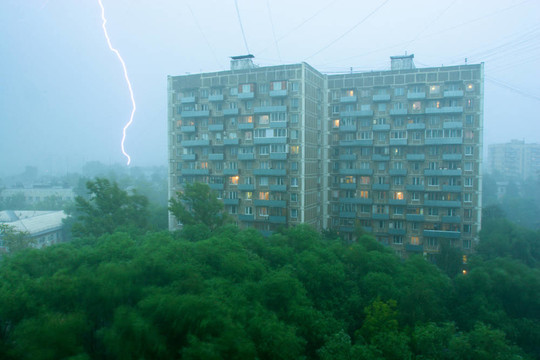 城市上空的閃電