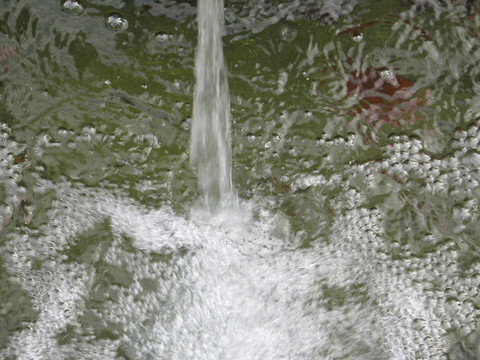 落下的水