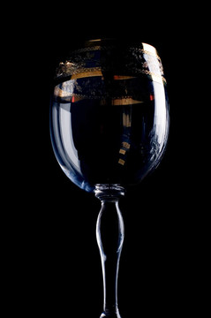 黑色酒杯
