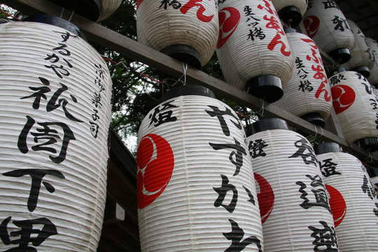 祈禱的燈籠-八坂神社；京都；日本