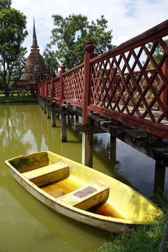 舍利塔；橋；船