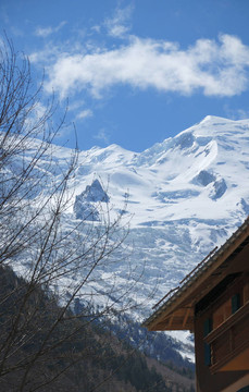 冰川上面的雪山鎮(zhèn)霞慕尼坡；