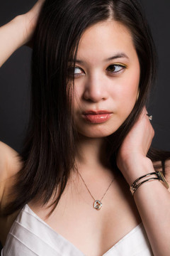 美麗的亞洲女子