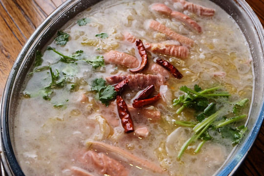酸菜燉肥腸