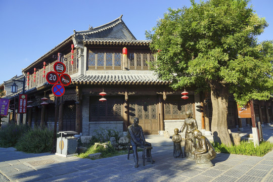 古街塑像